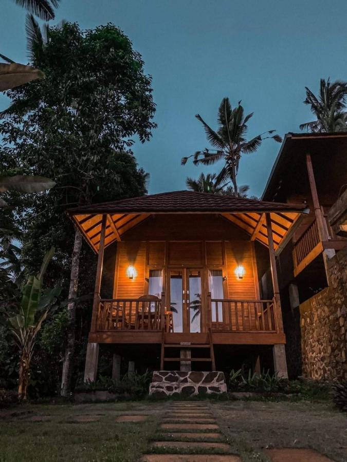 Uma D'Nyuh Homestay Singaraja エクステリア 写真