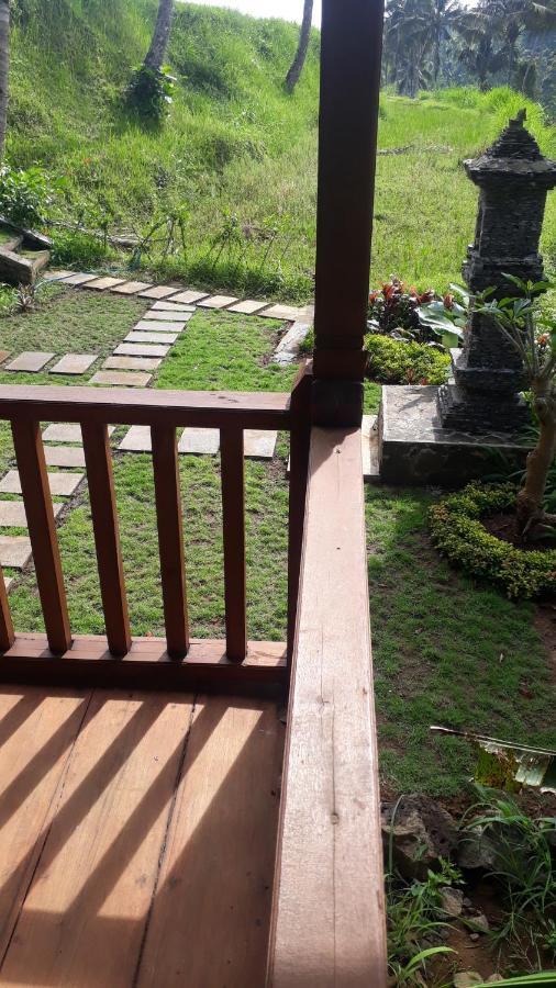 Uma D'Nyuh Homestay Singaraja エクステリア 写真