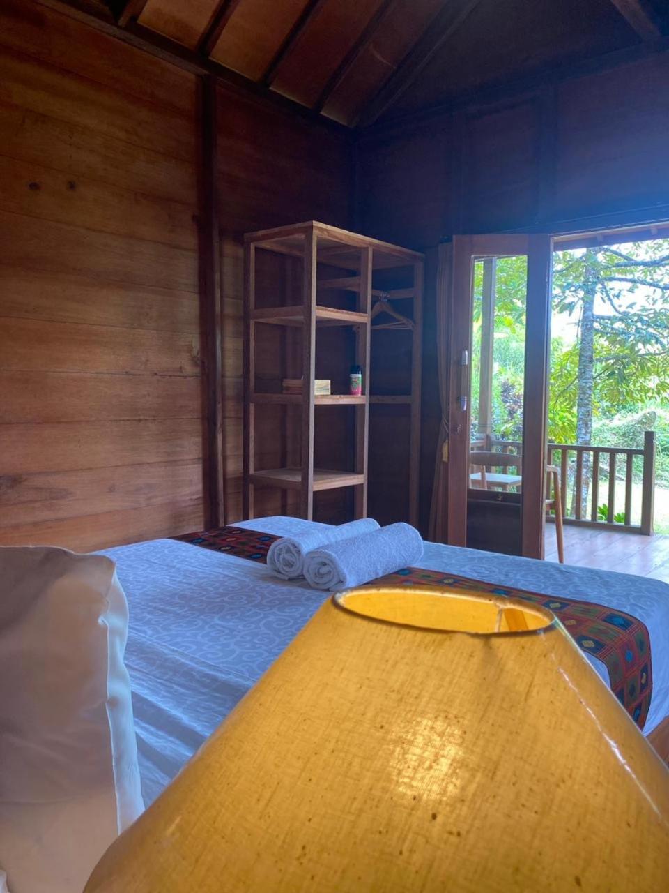 Uma D'Nyuh Homestay Singaraja エクステリア 写真