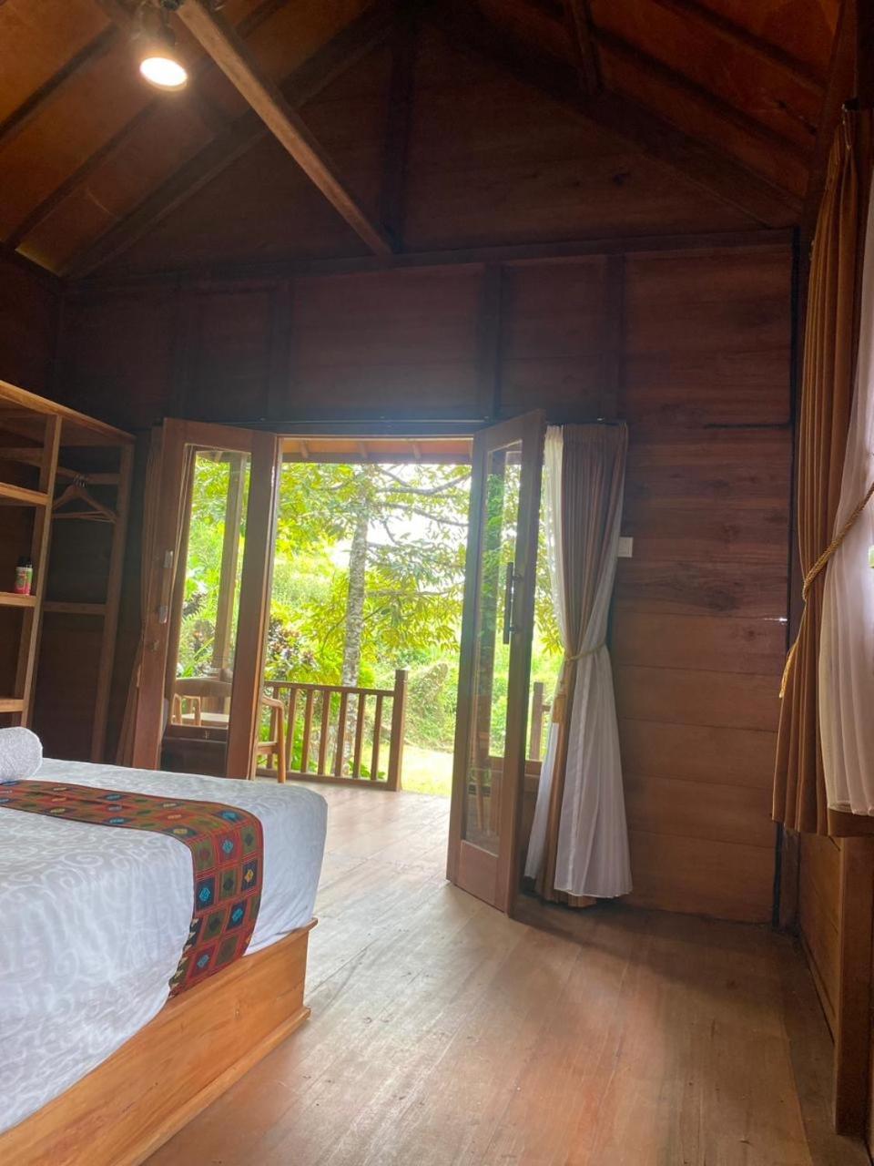 Uma D'Nyuh Homestay Singaraja エクステリア 写真