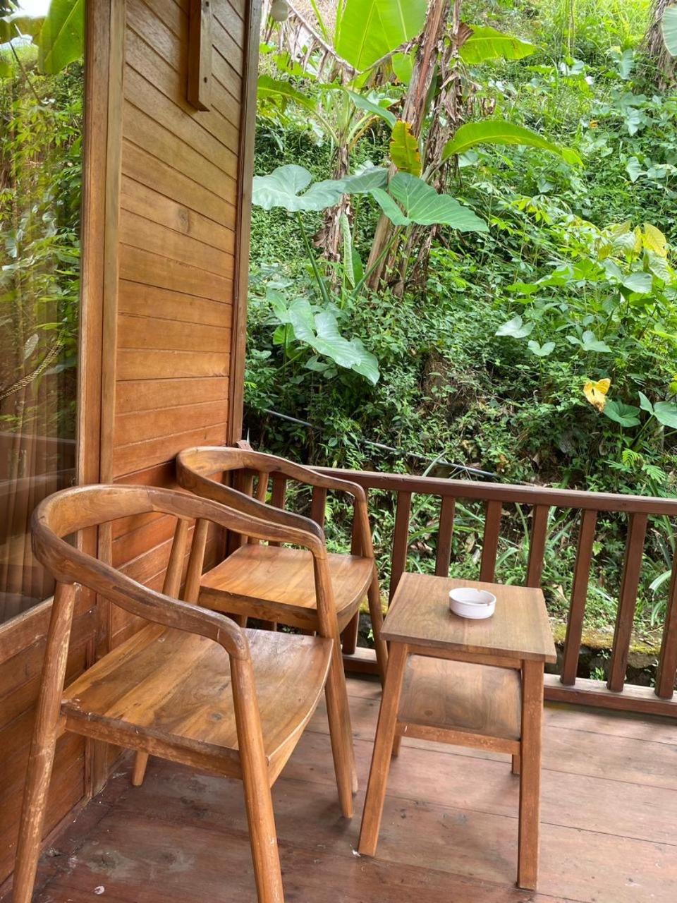 Uma D'Nyuh Homestay Singaraja エクステリア 写真