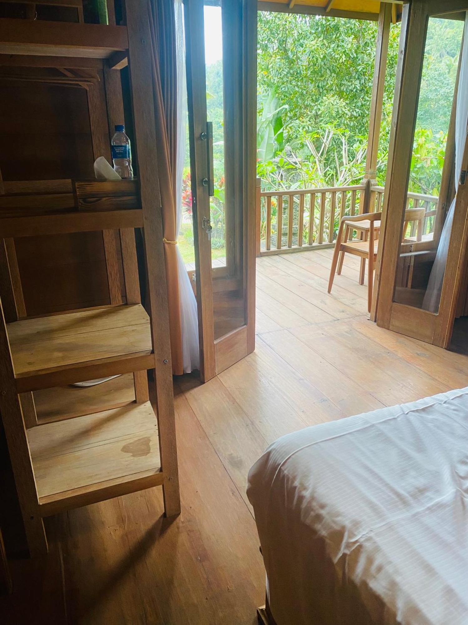 Uma D'Nyuh Homestay Singaraja エクステリア 写真